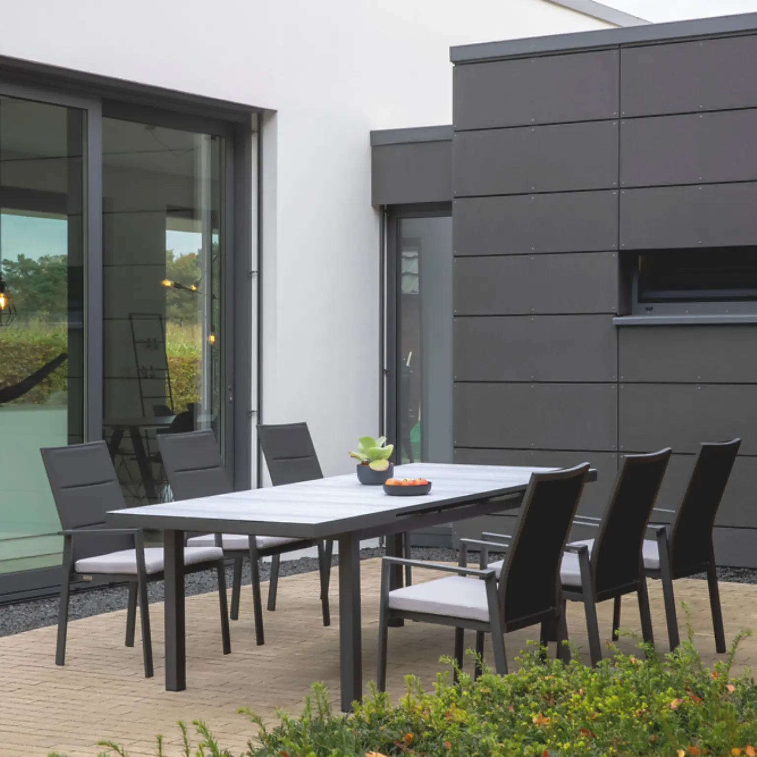 Ratgeber: Gartenmöbel richtig reinigen und pflegen Ratgeber: Gartenmöbel richtig reinigen und pflegen