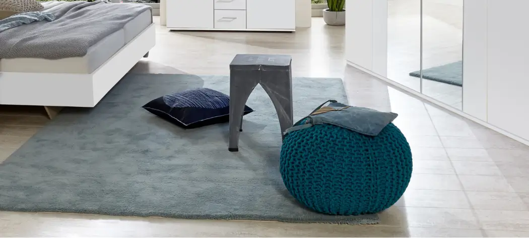 Schlafzimmer-Set PAMELA Schlafzimmer-Set PAMELA in der Farbe weiß. Bestehend aus einem Bettgestell mit Kopfteil, zwei Nachtkommoden und einem Kleiderschrank. Liegefläche 180x200cm