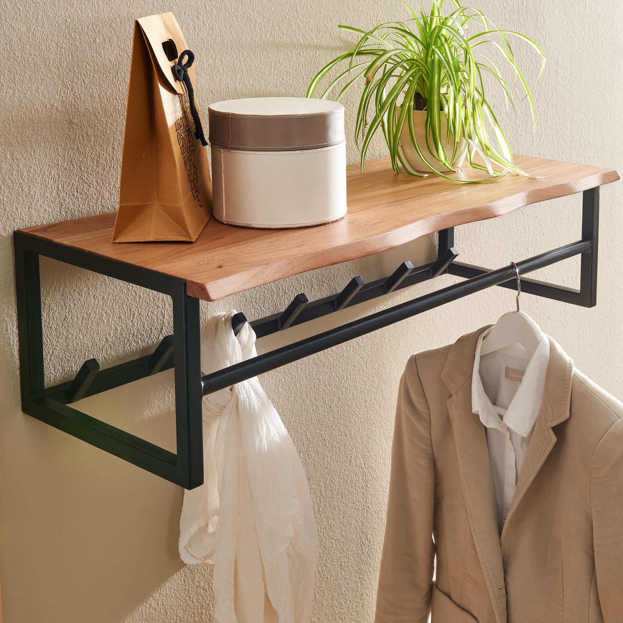 Wandgarderobe  AUSANGATE