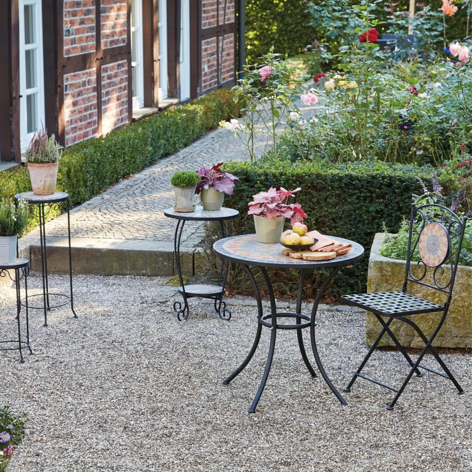 Ratgeber: Gartenmöbel richtig reinigen und pflegen Ratgeber: Gartenmöbel richtig reinigen und pflegen