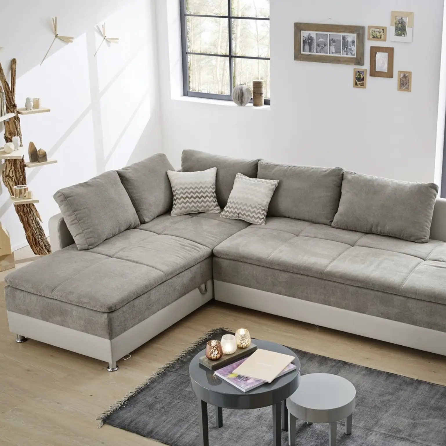 Wohnlandschaft MODENA Wohnlandschaft MODENA in Kunstleder greige mit Bettfunktion, Bettkasten und integrierter Nachtkonsole. B/T/H ca. 307/223/88 cm