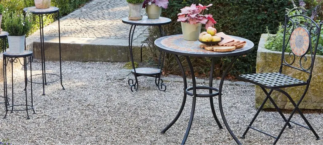 Ratgeber: Gartenmöbel richtig reinigen und pflegen Ratgeber: Gartenmöbel richtig reinigen und pflegen